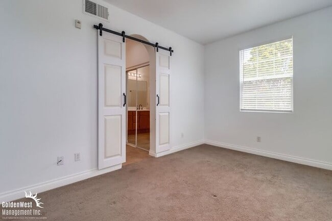 Building Photo - Charming 2Bdm 2Ba Tri-Level Condo in Otay ...