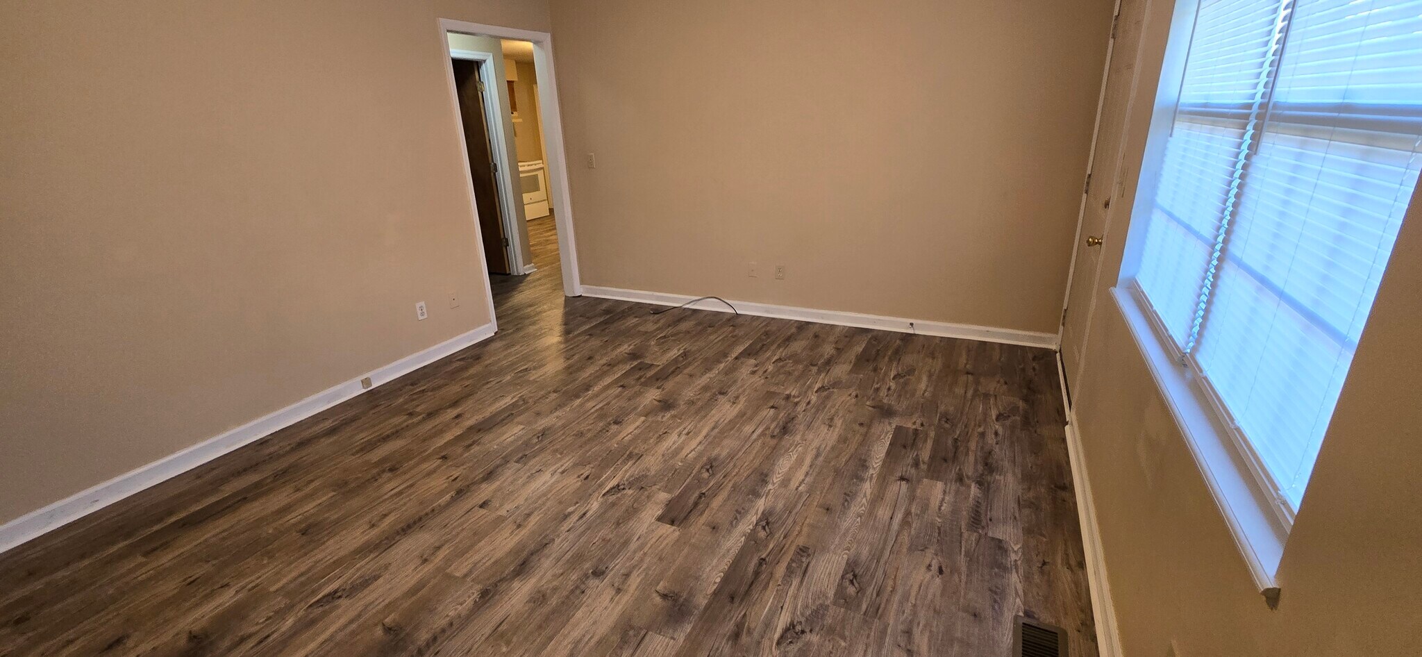 living room - 103 N Roosevelt St