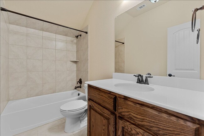 Building Photo - Ready for Immediate Move-In!  4 Bed 3 Bath Renovated 2605 SQFT House in Reserves at Westridge