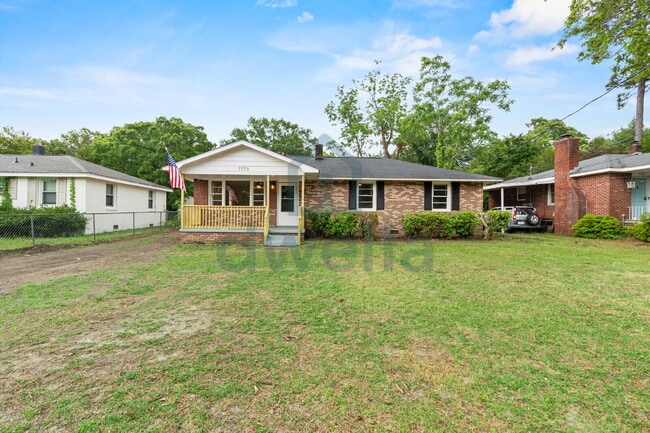 Primary Photo - "Charming 5-Bedroom Oasis with 2 Full Bath...