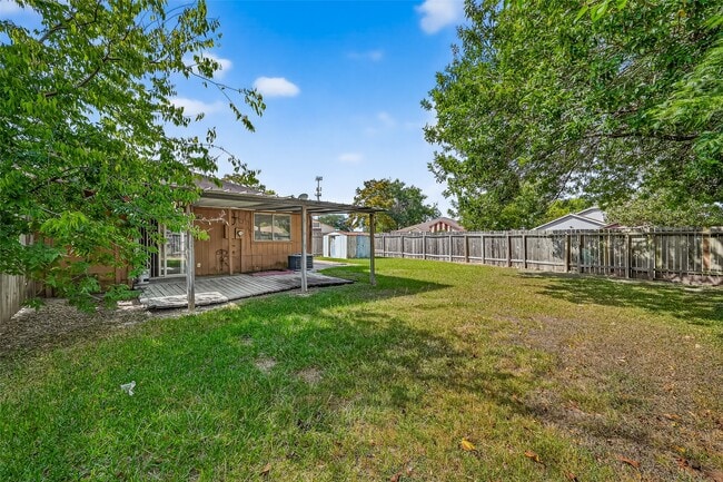 Building Photo - 7407 Alegria Dr