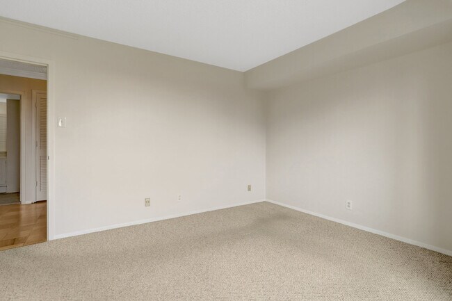 Building Photo - 3800 Fairfax Dr