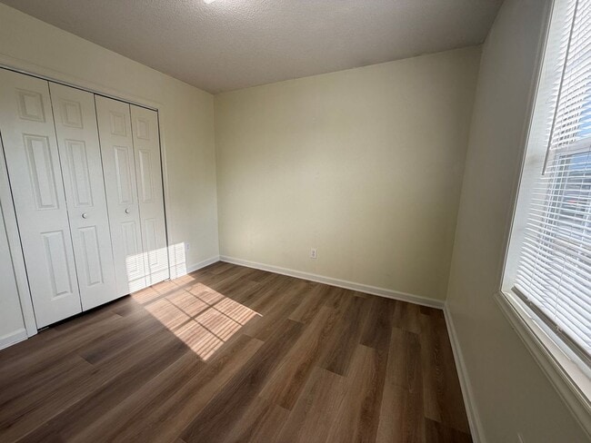 Building Photo - Charming 3 bedroom home in the Hubert area