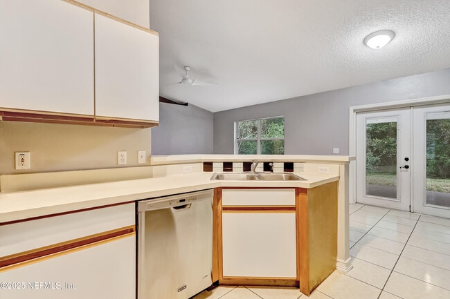 Building Photo - 13002 Viburnum Dr S