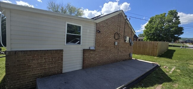 Building Photo - 7114 South Dr NW