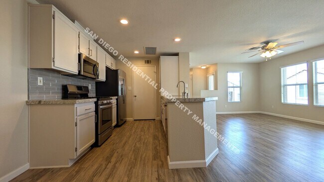 Building Photo - Gorgeous, Newly Remodeled 3 Bed / 2 Bath T...