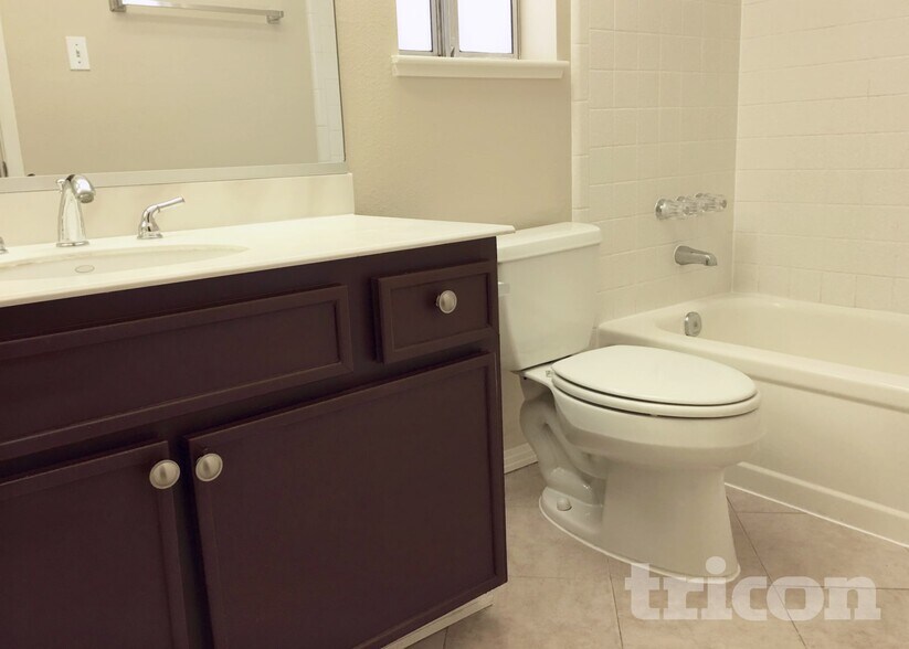 Building Photo - 320 Oliveiro Ct