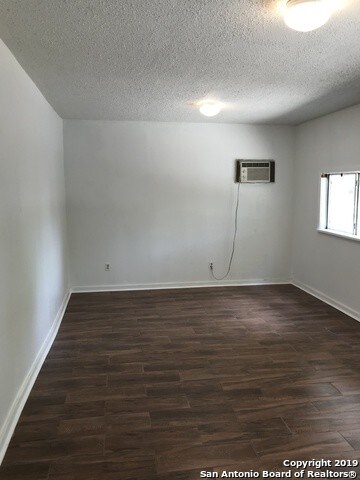 Building Photo - 5706 Woodcraft