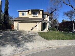 Building Photo - Large Pet Friendly Home!