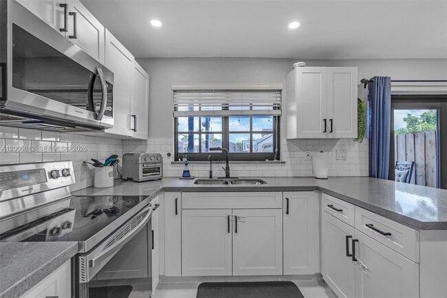 Building Photo - 5725 SW 132nd Ct