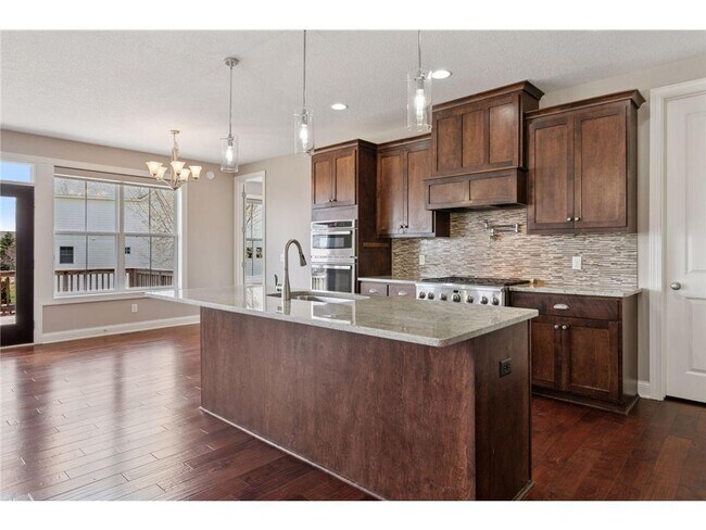 Building Photo - 16588 E Lake Dr