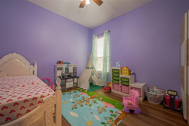 Building Photo - 25618 British Pine court
