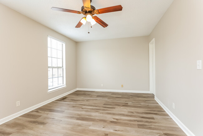 Building Photo - 3 Bedroom Home in Nashville