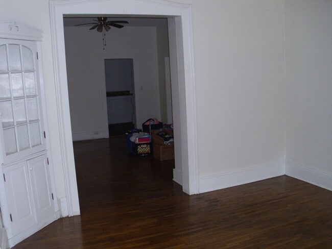 Building Photo - 2 bedroom house with garage