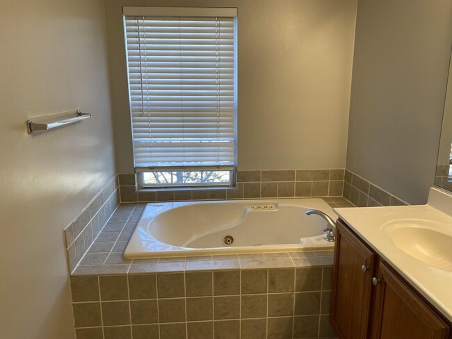 Building Photo - 13851 Palisades St