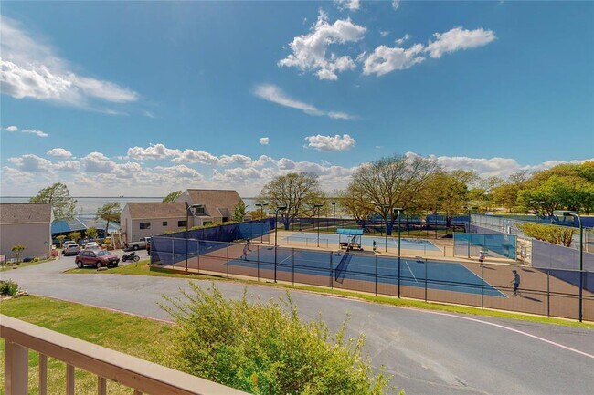 Building Photo - 426 Yacht Club Dr