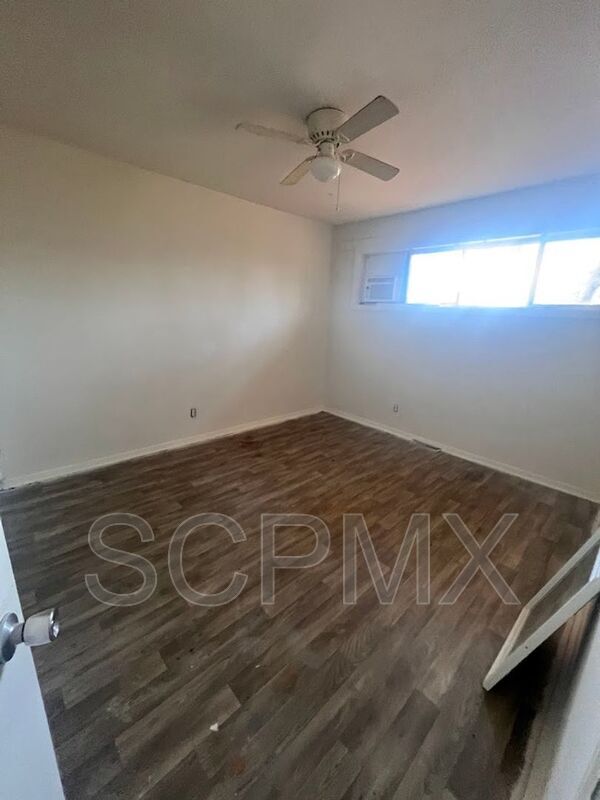 Building Photo - 532 Camrose Dr