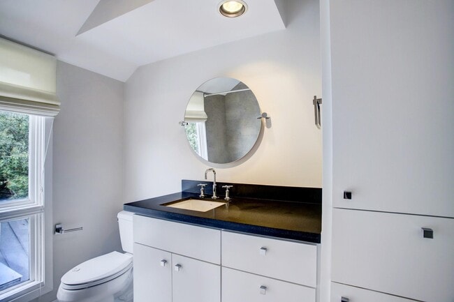 Building Photo - 1417 Harold St