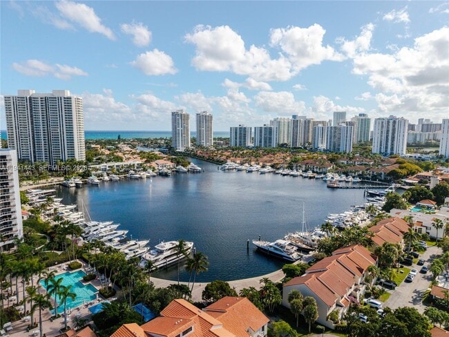 Building Photo - 3598 Yacht Club Dr