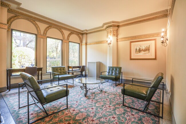 Building Photo - 5326 S Cornell Ave