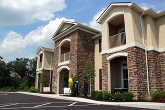 Residences At Central Park Gahanna Oh Apartment Finder Clubhouse Front Residences At Central Park