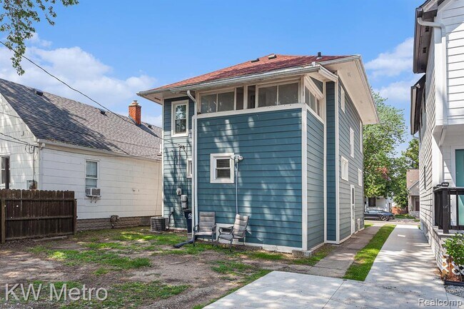 Building Photo - 202 N Washington Ave