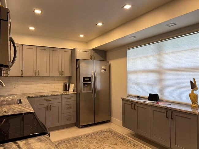 Building Photo - 3510 Oaks Way