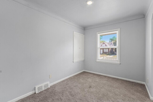 Building Photo - 15735 Cheyenne St