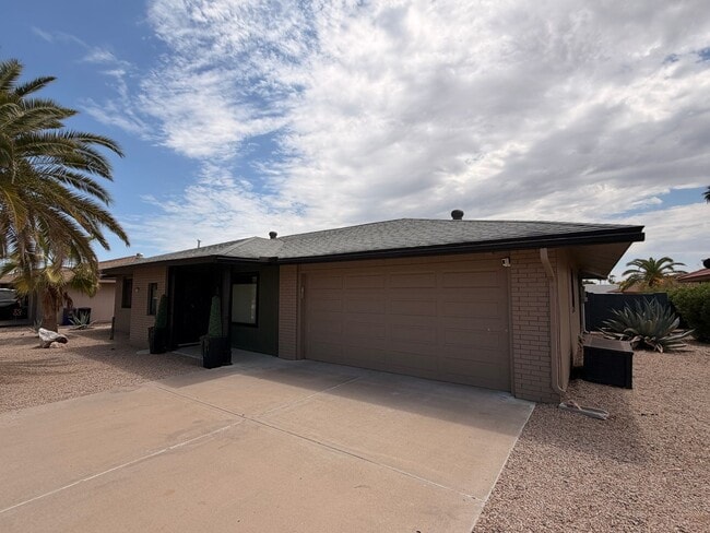 Building Photo - 13139 W Seville Dr