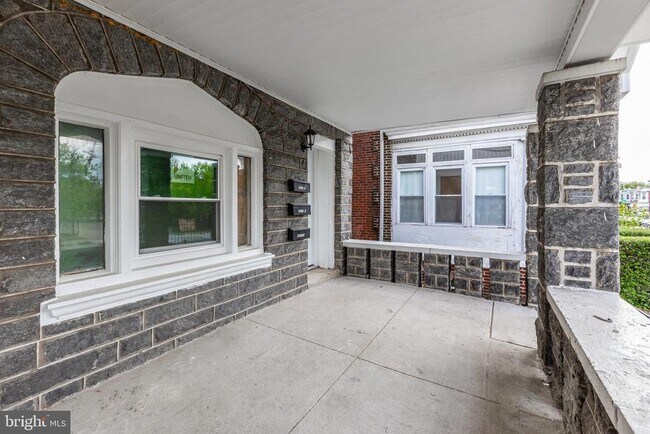 Building Photo - 4924 Chestnut St