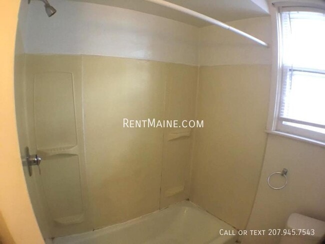 Building Photo - 699 Main St