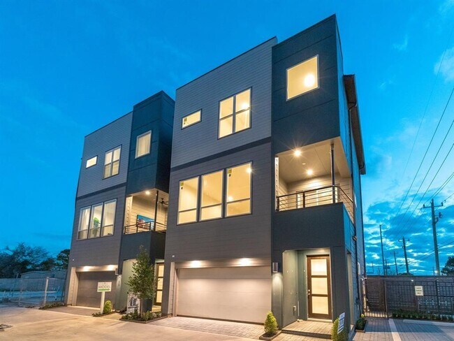 Building Photo - 3036 Charline