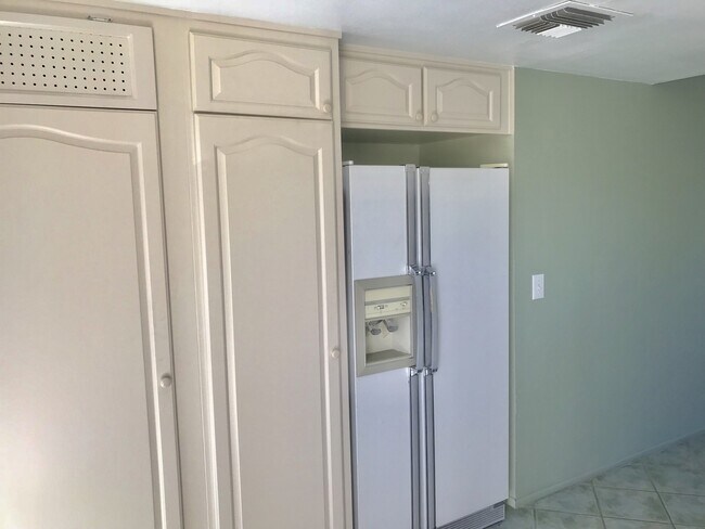 Building Photo - 2273 Los Patos Dr