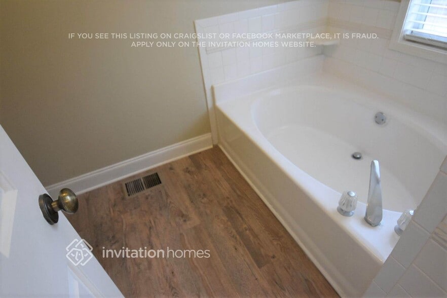 Building Photo - 1310 Creekwood Cove