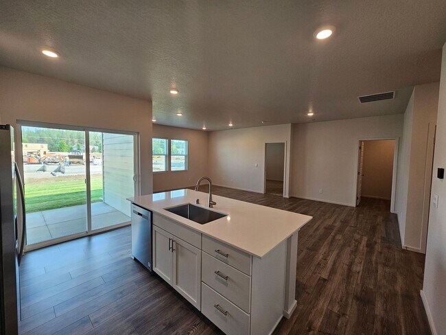 Building Photo - New build! October rent free
