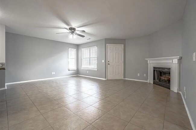 Building Photo - E Rachel Ln Duplex