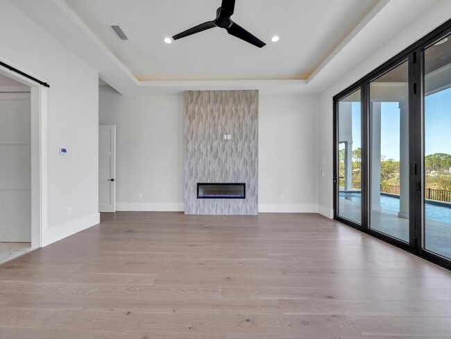 Building Photo - 330 Kelly Plantation Dr