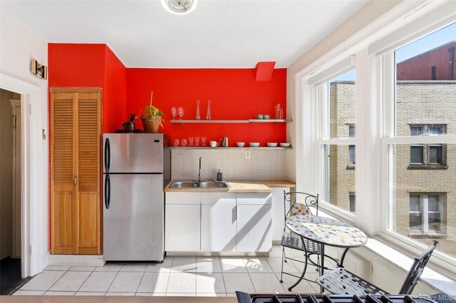 Building Photo - 4006 7th Ave