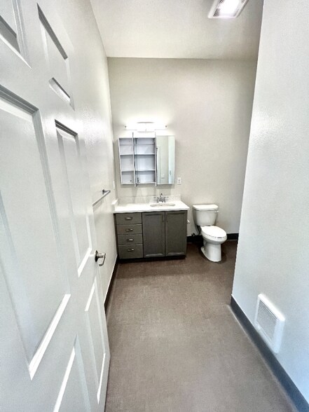 Building Photo - 2330 Yakima Ct