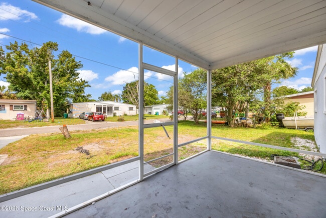 Building Photo - 1306 S Lakemont Dr