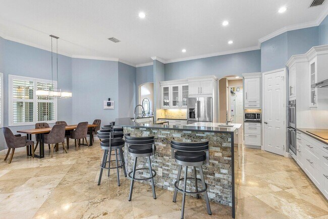 Building Photo - 4675 Manderly Dr