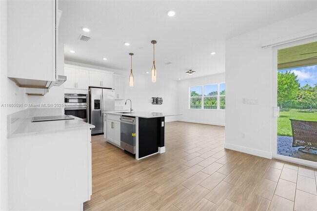 Building Photo - 4048 Veleiros Ave