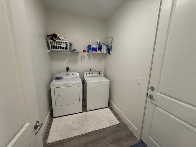 Building Photo - 2301 Magdalina Dr