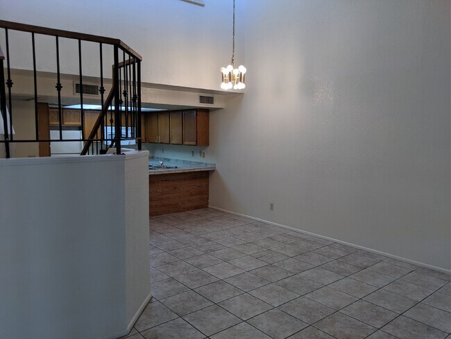 Building Photo - 3 Bedroom Home in Papago! Close to Tempe a...