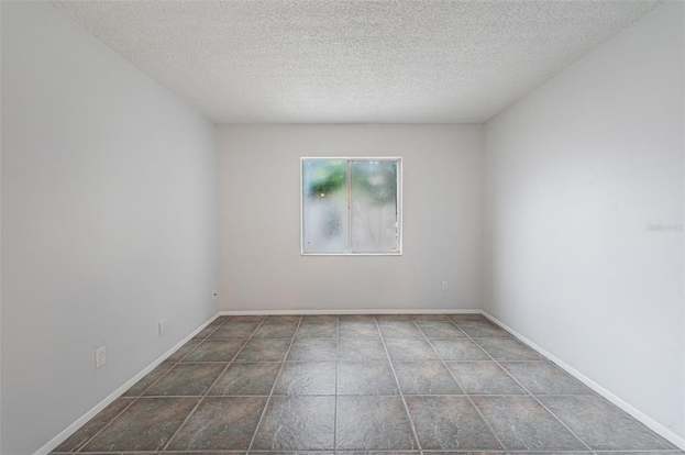 Building Photo - 5503 Pokeweed Ct