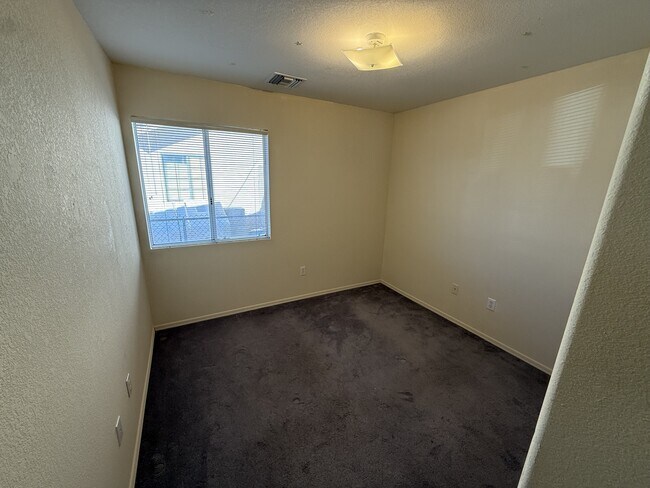 Building Photo - 991 Terrace Dr