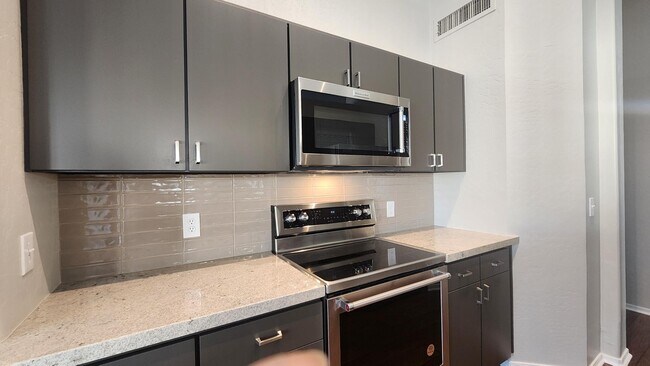 Building Photo - 12831 S 45th St