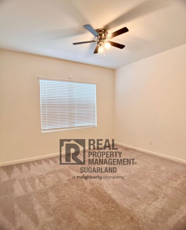 Building Photo - Water Views & Modern Style in Richmond