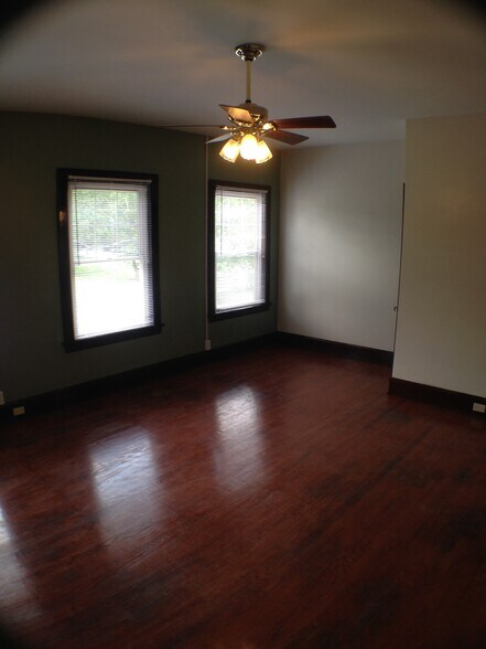 Building Photo - 2415 Vine St