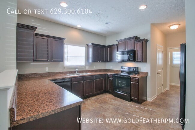 Building Photo - 3365 Tourmaline Dr